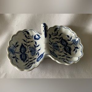 EUC Porcelain Double Sided Trinket/Candy Dish Blue & White Floral Flowers Vine